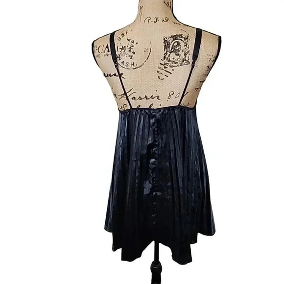 VICTORIA'S Secret Black Pleated Satin Mini Dress Night Gown. Size Medium - Picture 4 of 8